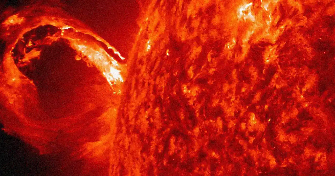 A Huge 'Canyon of Fire' Just Opened Up on the Sun