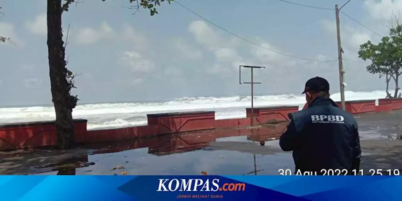 Gelombang Pasang Terjang Pantai di Pangandaran, Air Laut Sampai Basahi Jalan