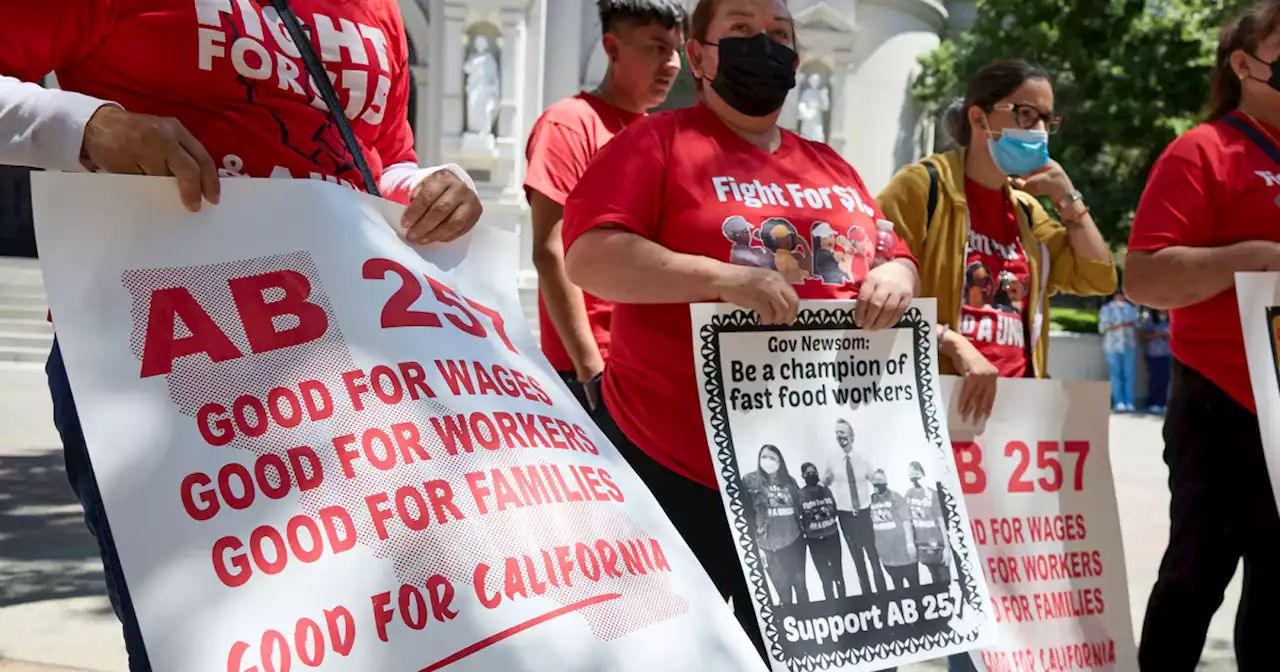 California Passes Bill To Regulate Wages For Fast Food Workers