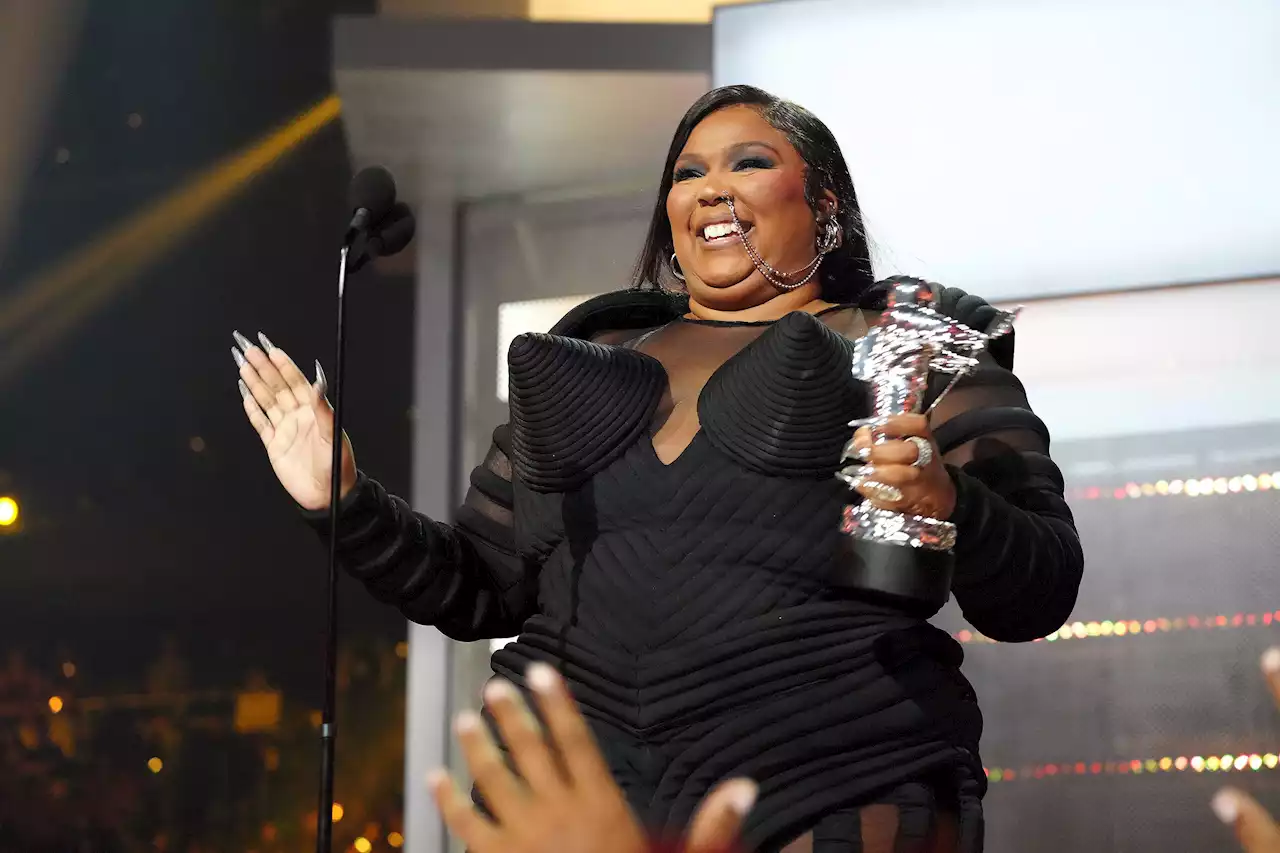 Lizzo Uses VMAs Acceptance Speech To Urge Fans To Vote During Midterm Elections