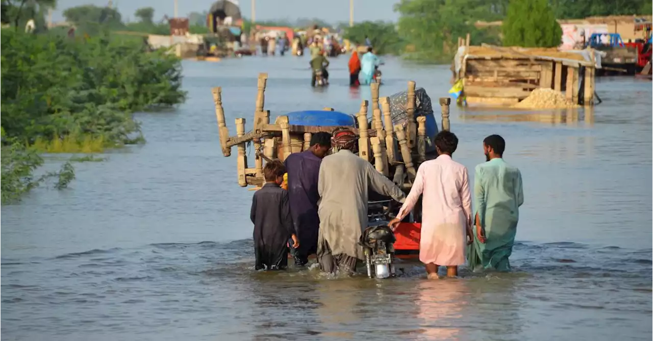 Flooded highways hamper relief efforts in southern Pakistan