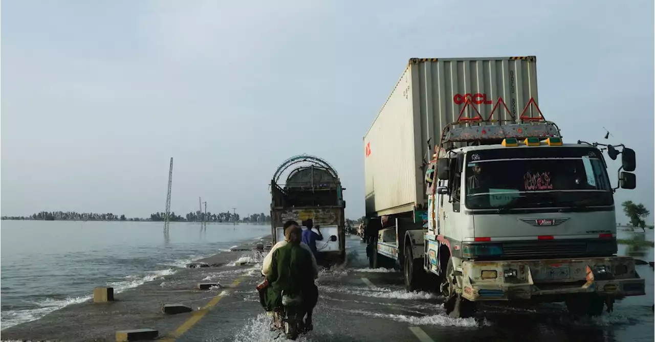 Pakistan floods cost at least $10 billion, planning minister says