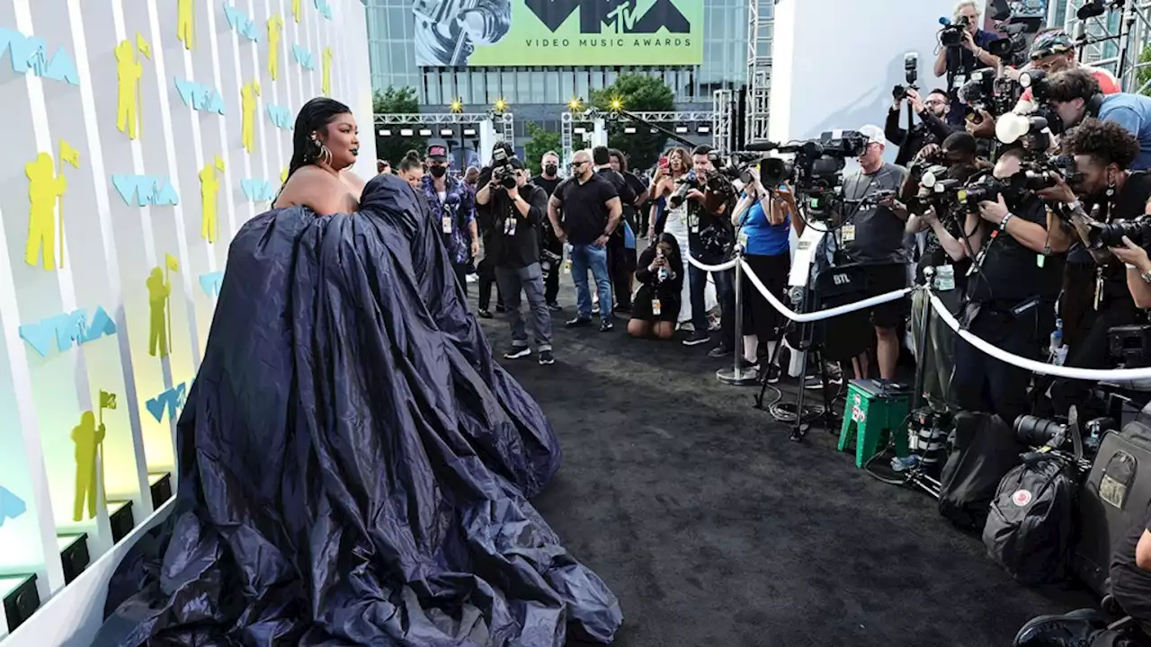 MTV VMAs: Lizzo’s Stylist Breaks Down Her Red-Carpet Couture (Exclusive)