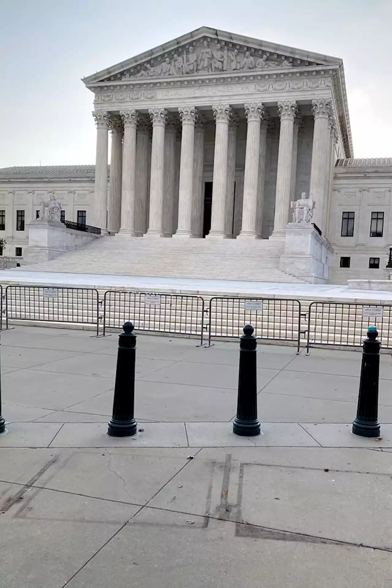 Supreme Court fencing removed, but building remains closed