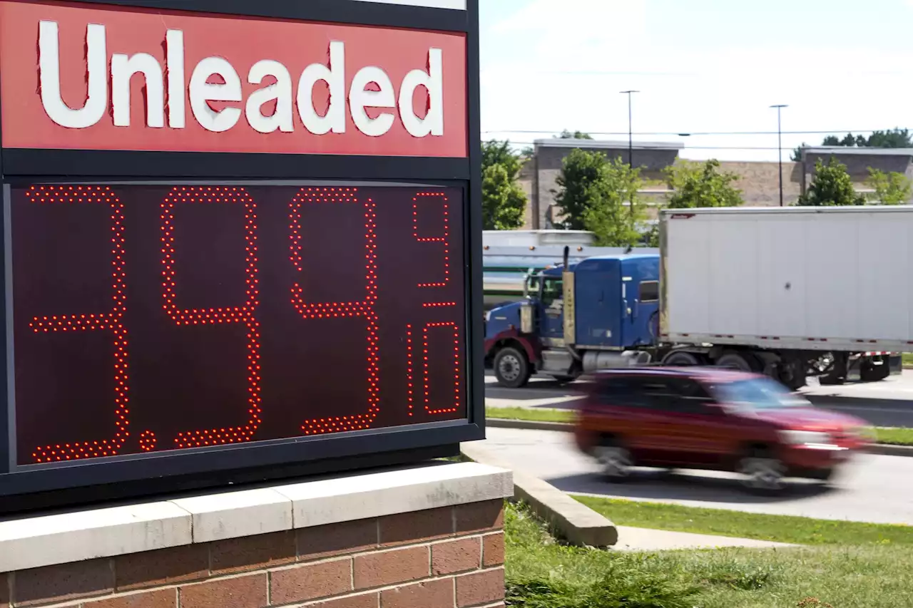 US consumers more confident in August as gas prices dip