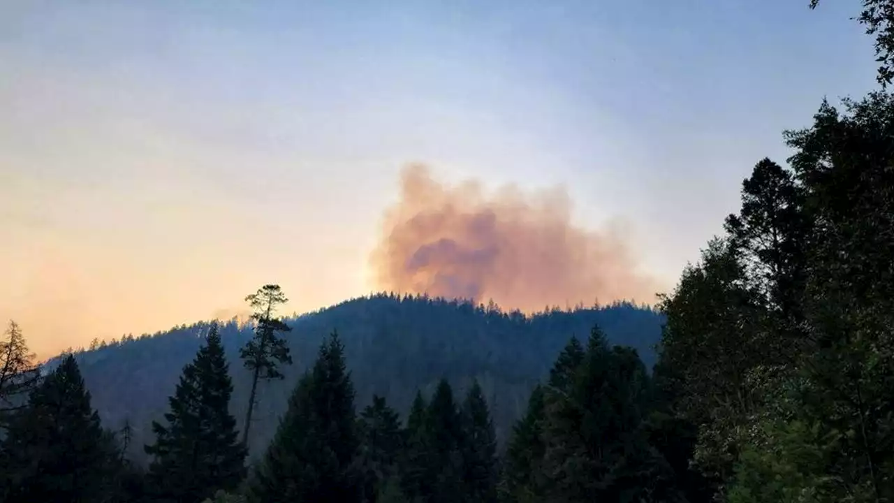 Fire threatening over 7,000 structures in southwest Oregon