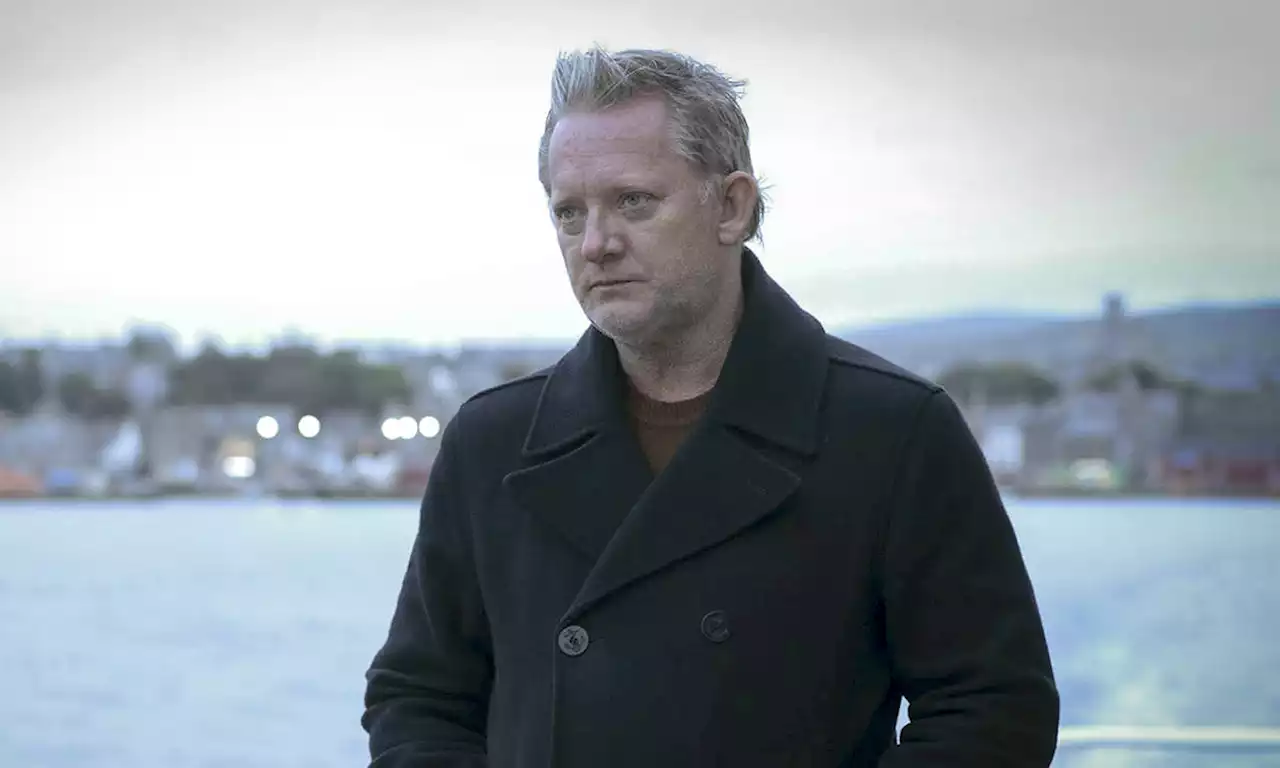 Douglas Henshall: see the actor his early career before Shetland fame