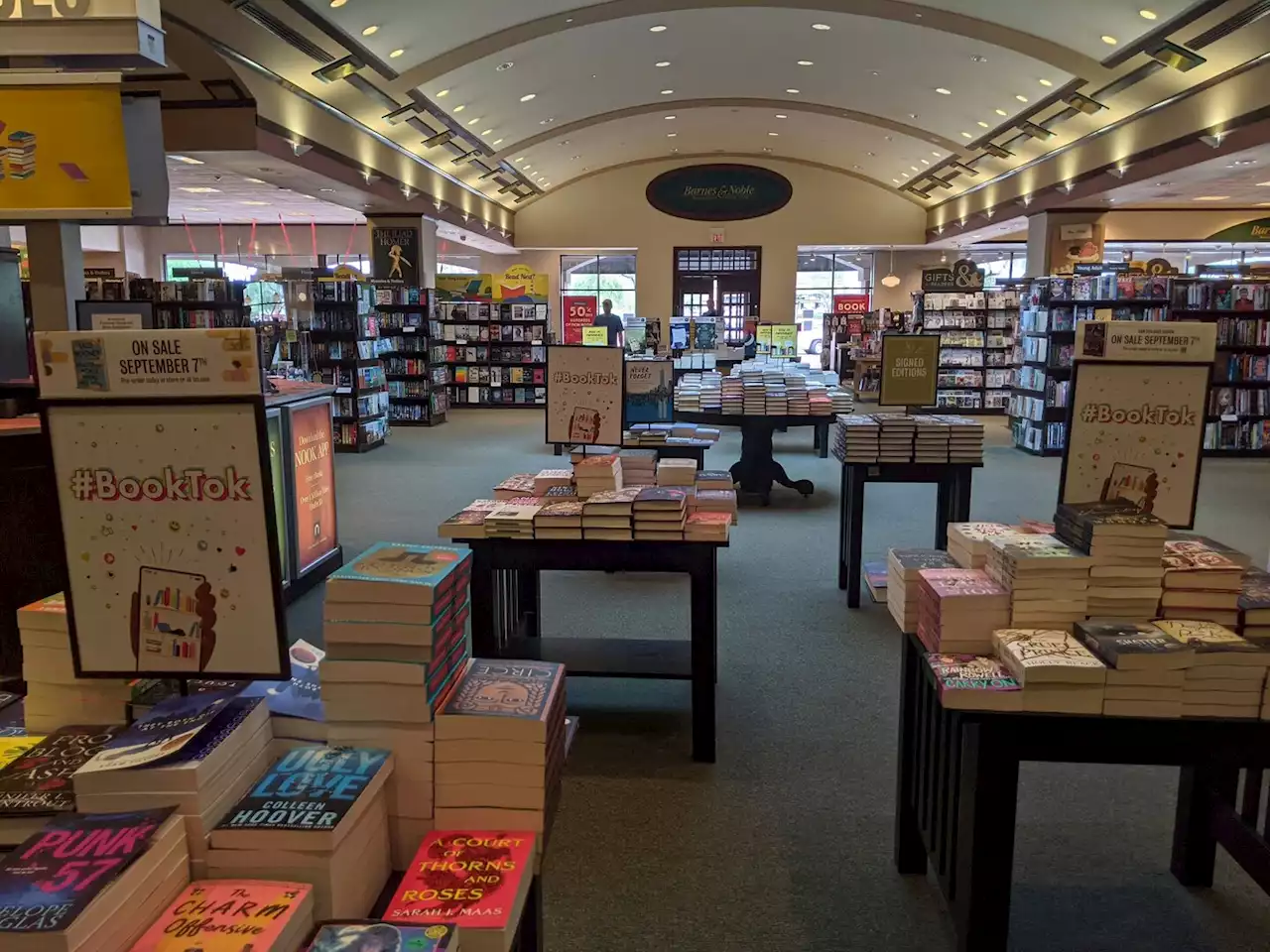 Judge thwarts Va. Republicans’ effort to limit book sales at Barnes & Noble