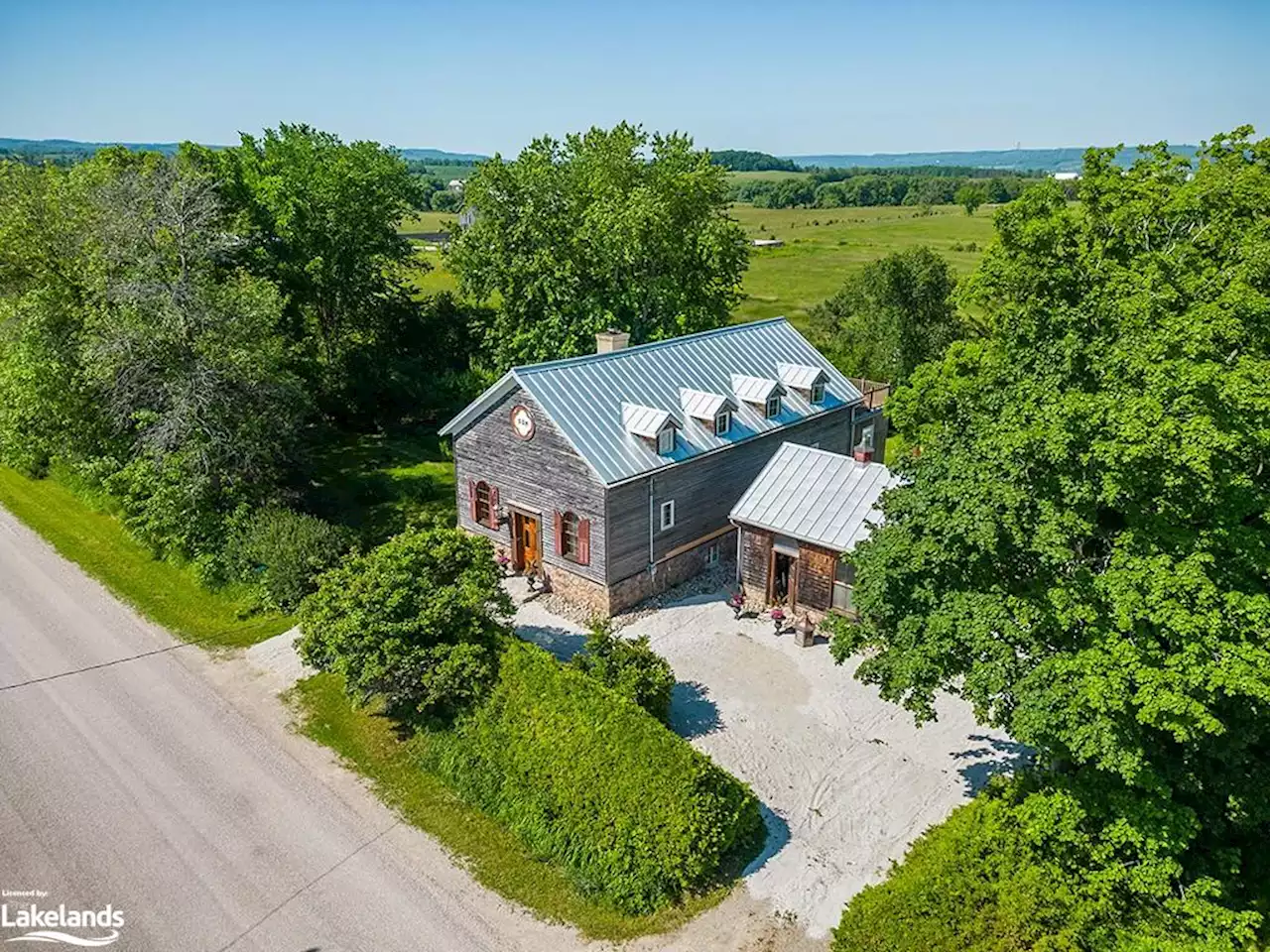 This Renovated Schoolhouse in the Blue Mountains Gets an A+ for Charm