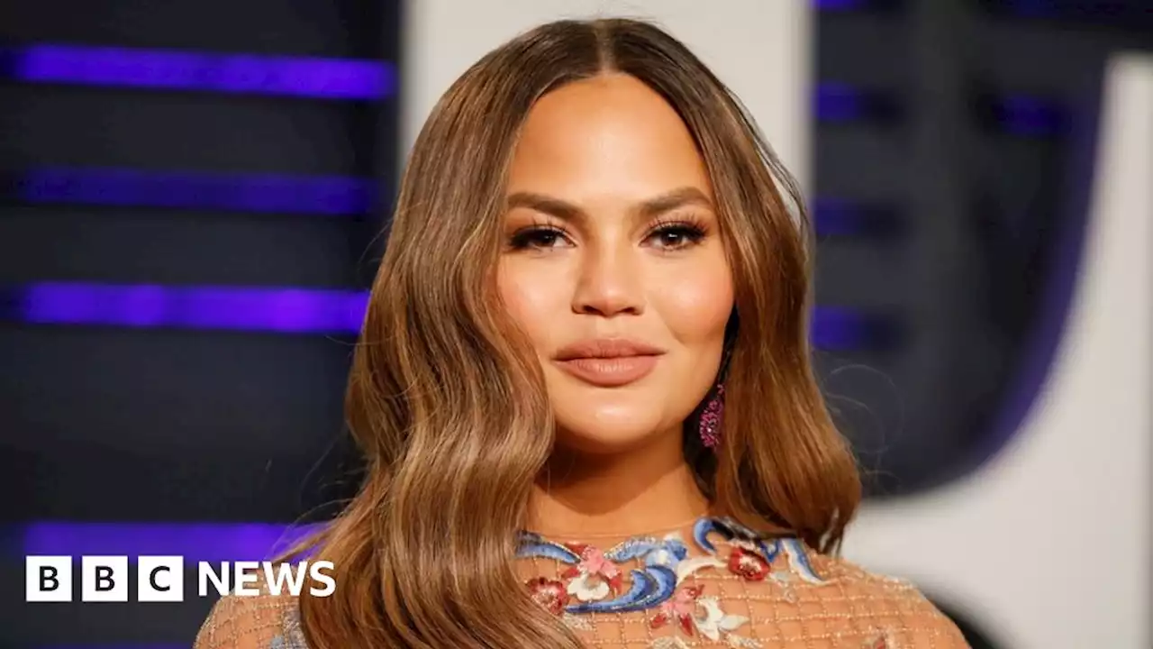 Chrissy Teigen and John Legend announce pregnancy