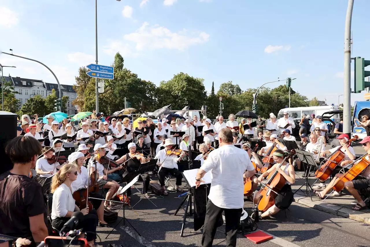 Klimaprotest-Konzert gegen A100 wegen Waldbrand verlegt: „Das ist absurd“