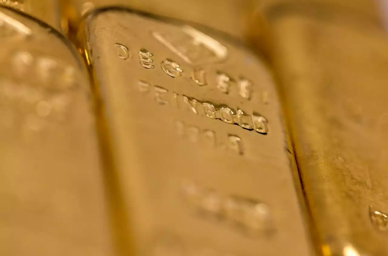 Business Maverick: Gold Climbs as US-China Geopolitical Risks Keep Market on Edge