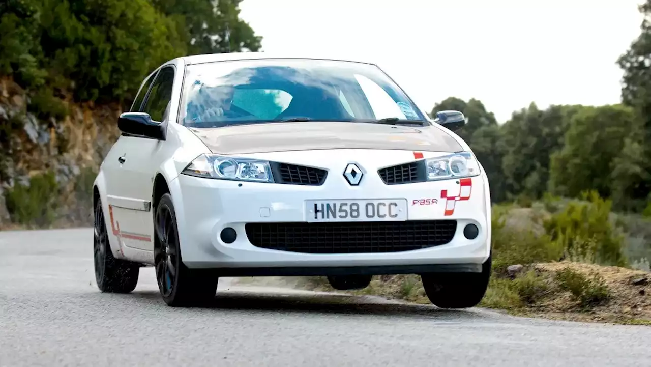 Renault Sport Megane R26.R (2009) review – an all-time great hot hatch | Evo