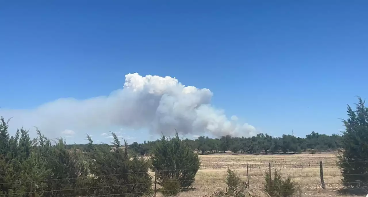 Firefighters battling massive Hill Country fire that has shut down Enchanted Rock State Natural Area