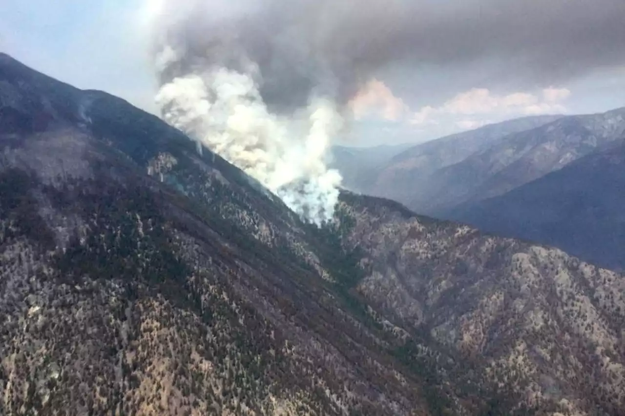 Southern Okanagan blaze grows but most B.C. wildfires static as cooler weather holds