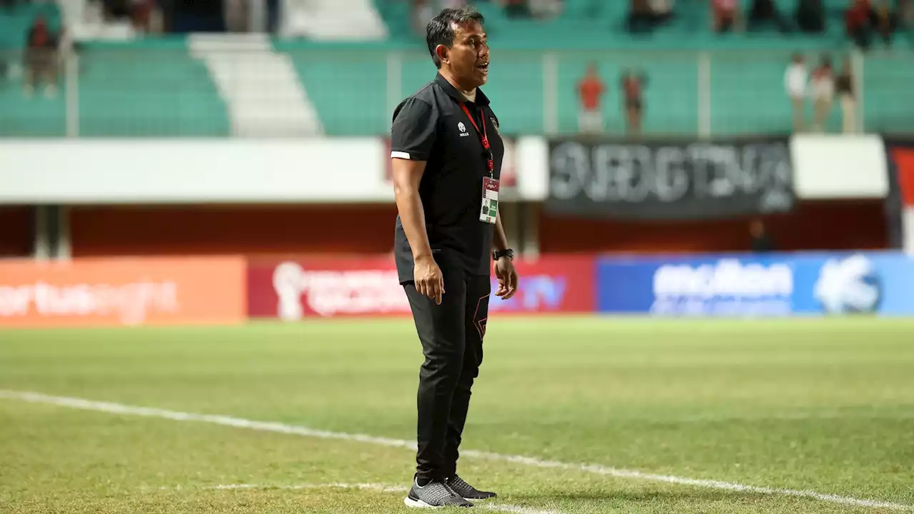 PENTING! Bima Sakti Minta Masyarakat Tak Terlalu Memuji Timnas Indonesia U-16 | Goal.com Indonesia