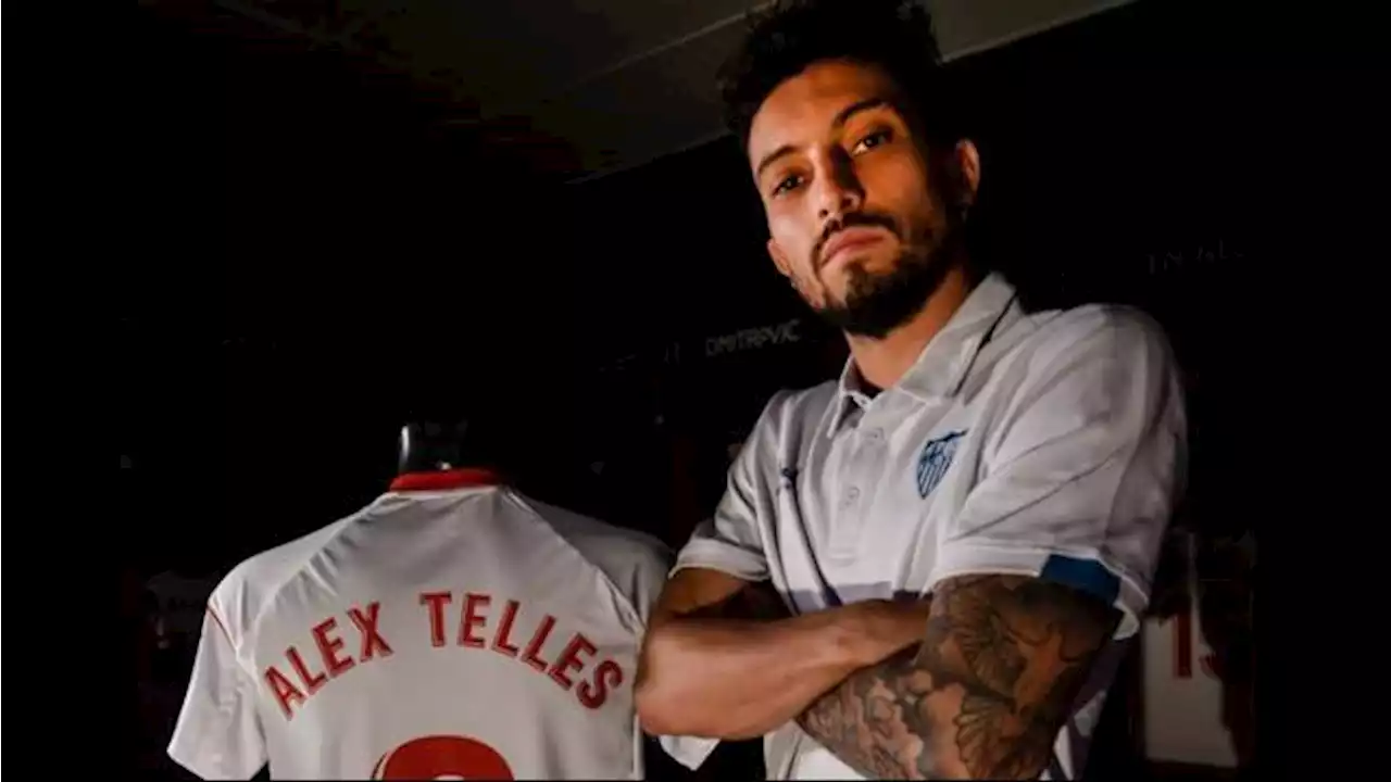 Manchester United Resmi Pinjamkan Alex Telles ke Sevilla