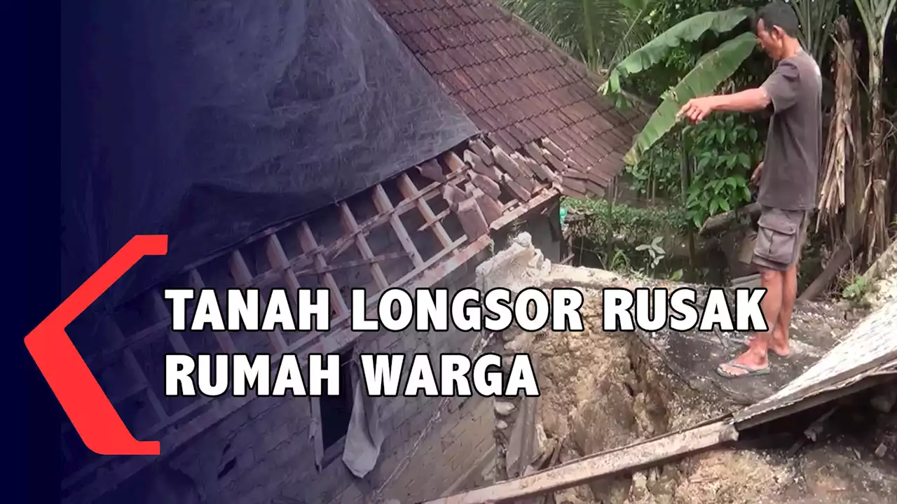 Tanah Longsor Rusak Rumah Warga