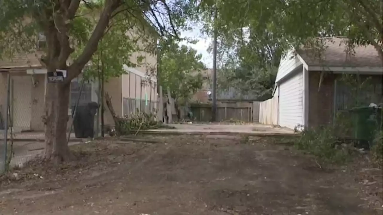 ‘Enough is enough’: Northeast Houston residents want neighborhood eyesore cleaned up, demolished