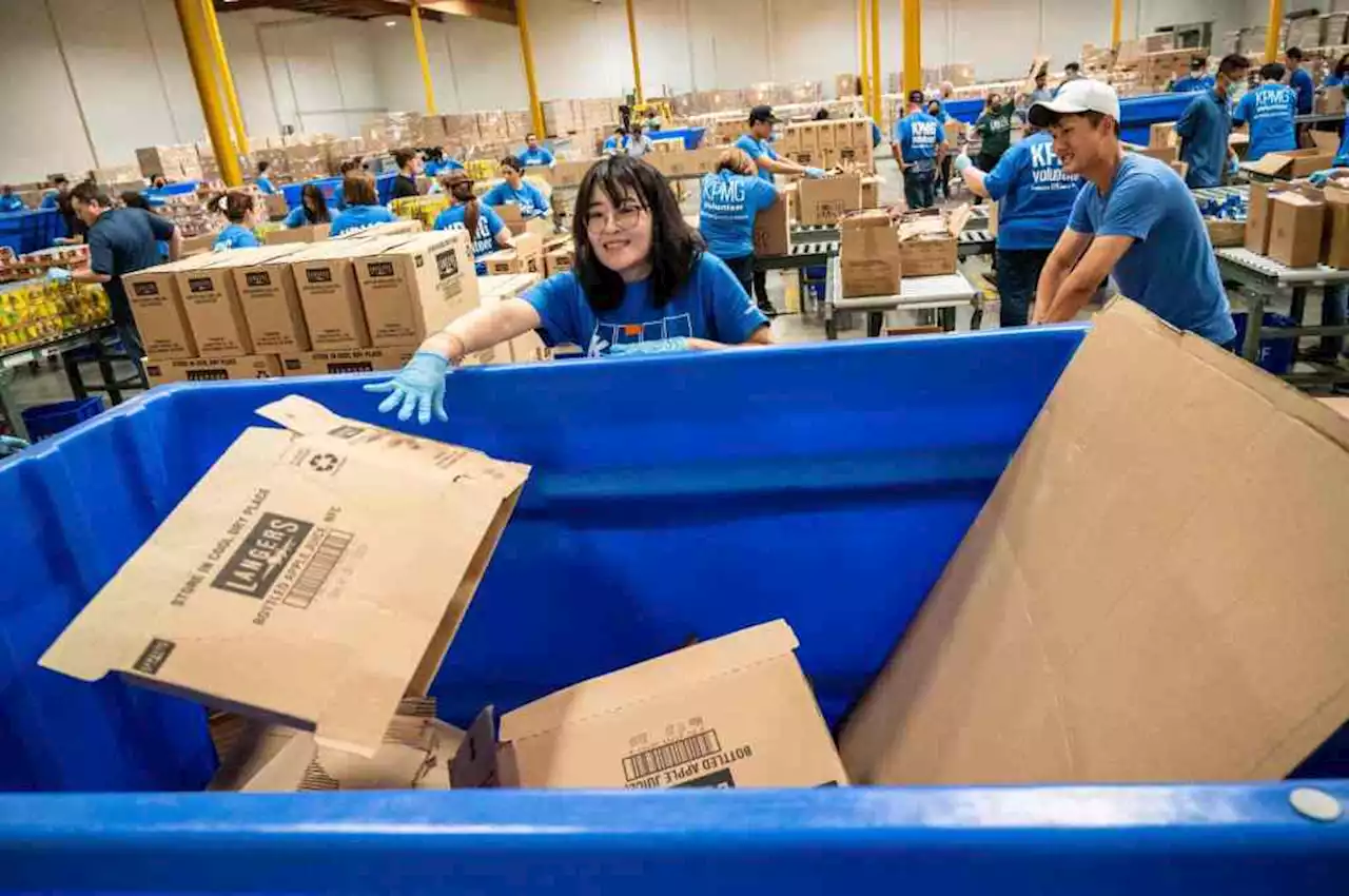 LA Regional Food Bank draws volunteers to pack 4,451 boxes of food for those in need