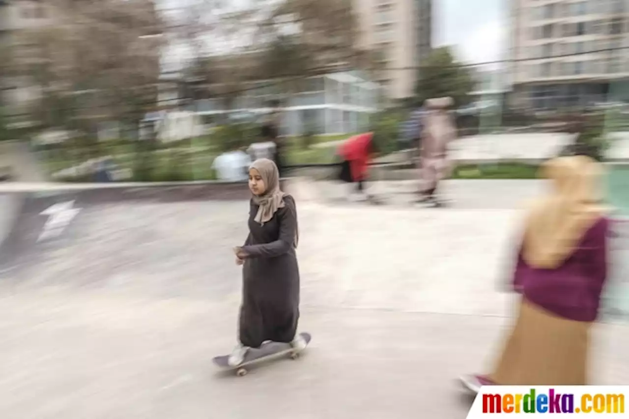 Foto : Anak Perempuan Ethiopia Jaga Kesehatan Mental Lewat Skateboard | merdeka.com