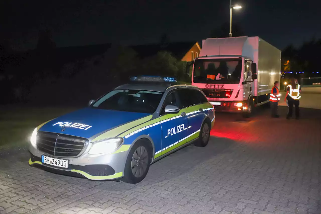 Lkw fährt falsch herum auf die Autobahn – A23 gesperrt