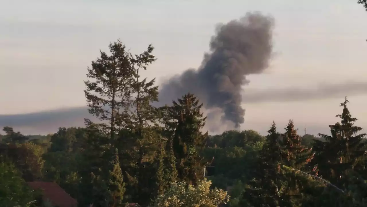 Brand im Grunewald: 'Enorme Gefahr' durch Explosionen und Trümmer