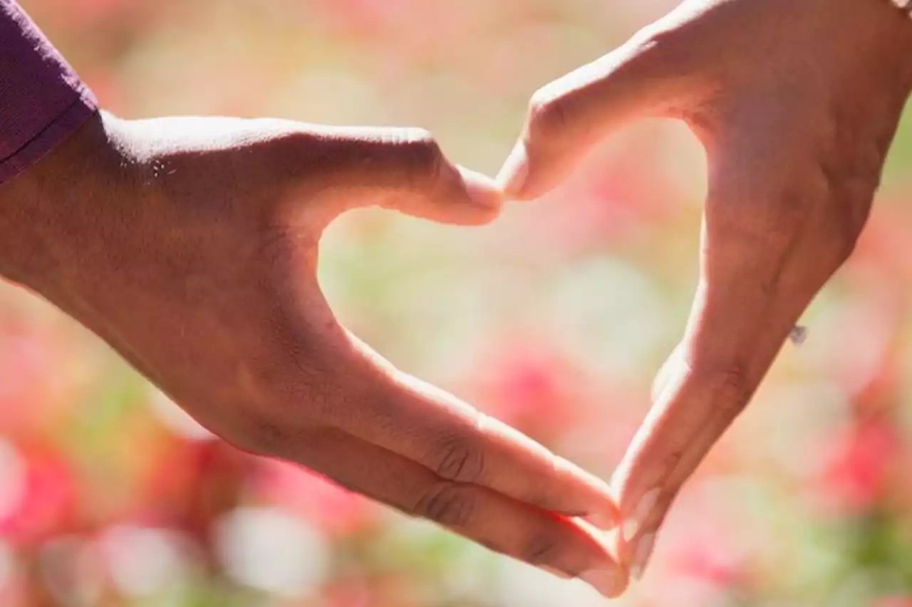 10 Bahasa Tubuh Ketika Wanita Jatuh Cinta, Pria Wajib Tahu - Pikiran-Rakyat.com