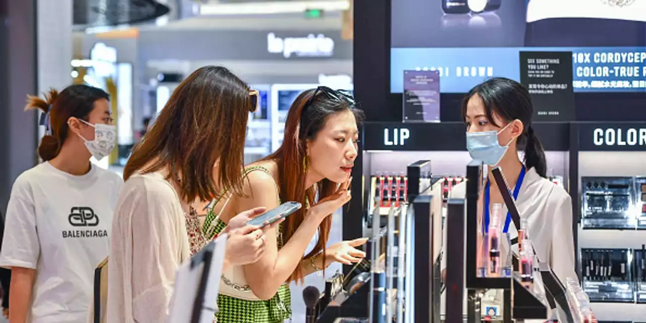 A Rotten Travel Summer Ensnares Duty-Free Shoppers