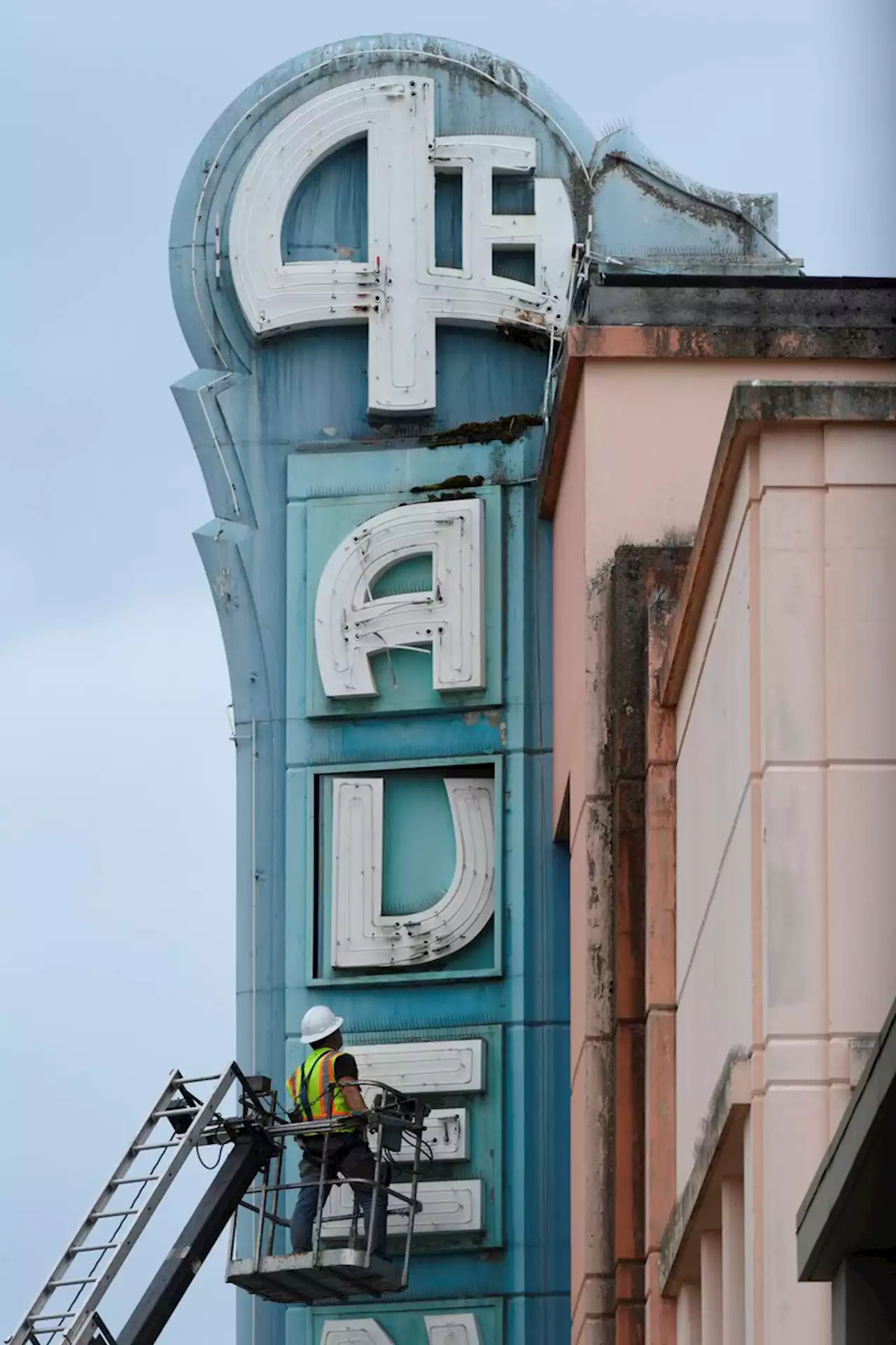 Anchorage residents mourn as demolition begins on historic 4th Avenue Theatre