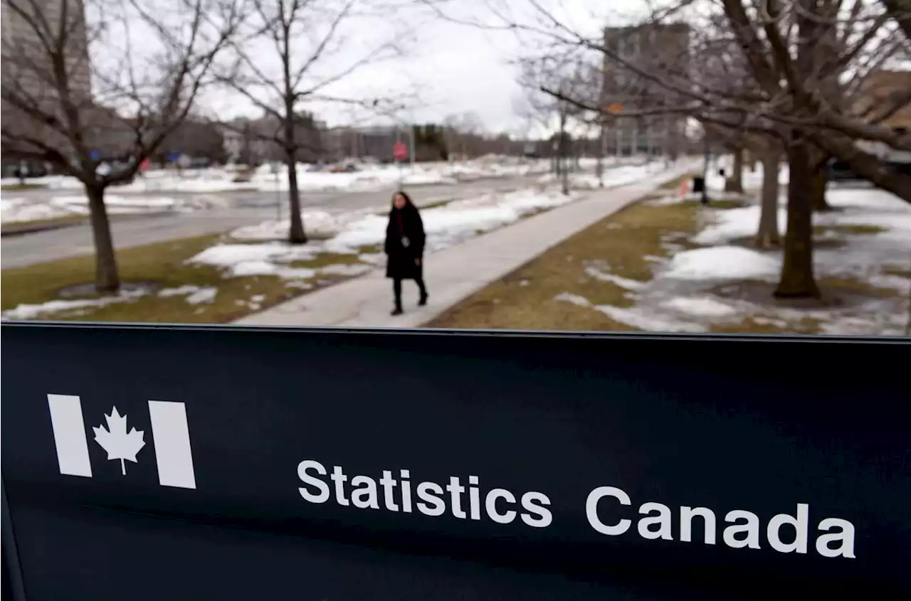 Canada’s unemployment rate remains at historic low of 4.9 per cent