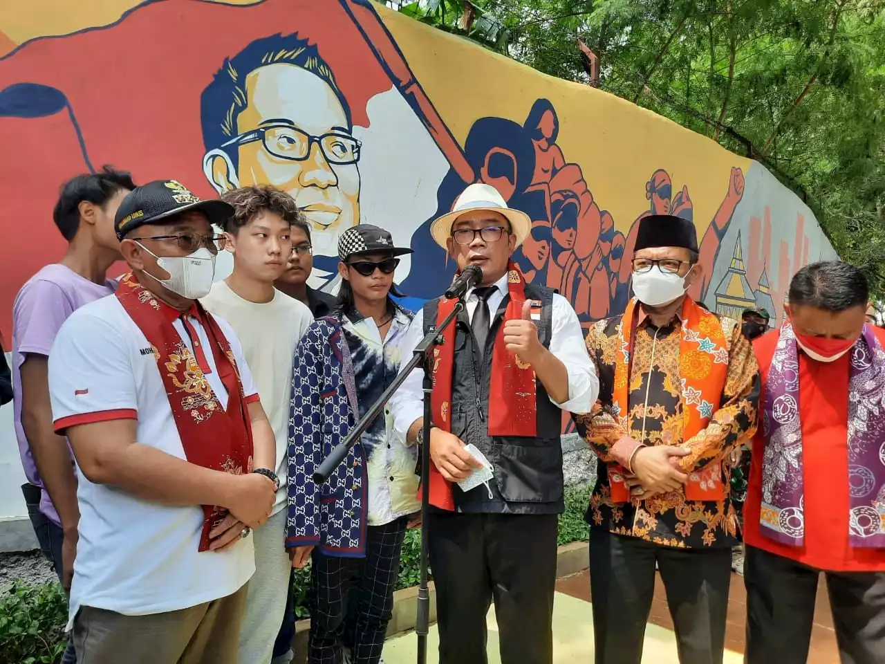 Lihat Tuh, Bonge Citayam Fashion Week Dampingi Ridwan Kamil Resmikan Situ Rawa Kalong