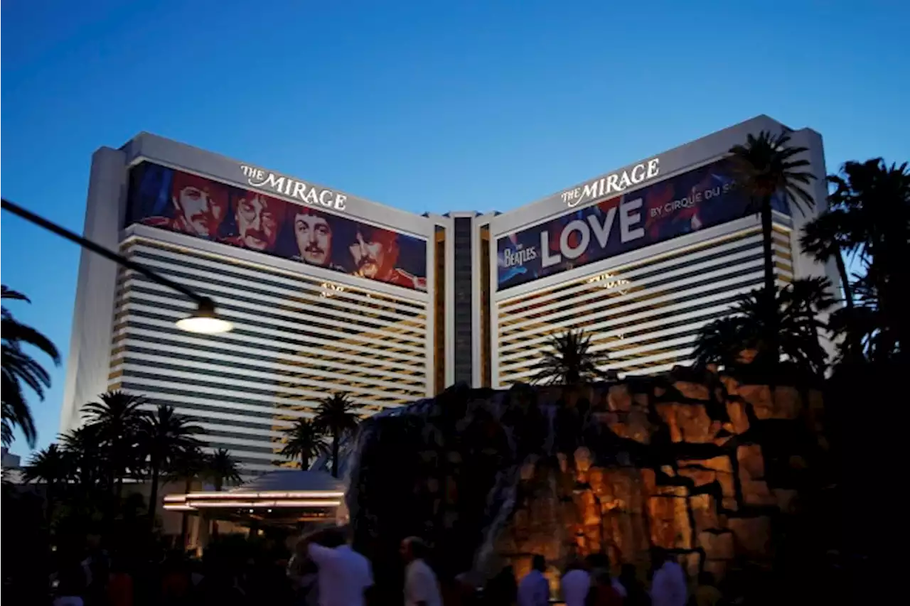 Las Vegas police seek suspect in Mirage hotel room killing