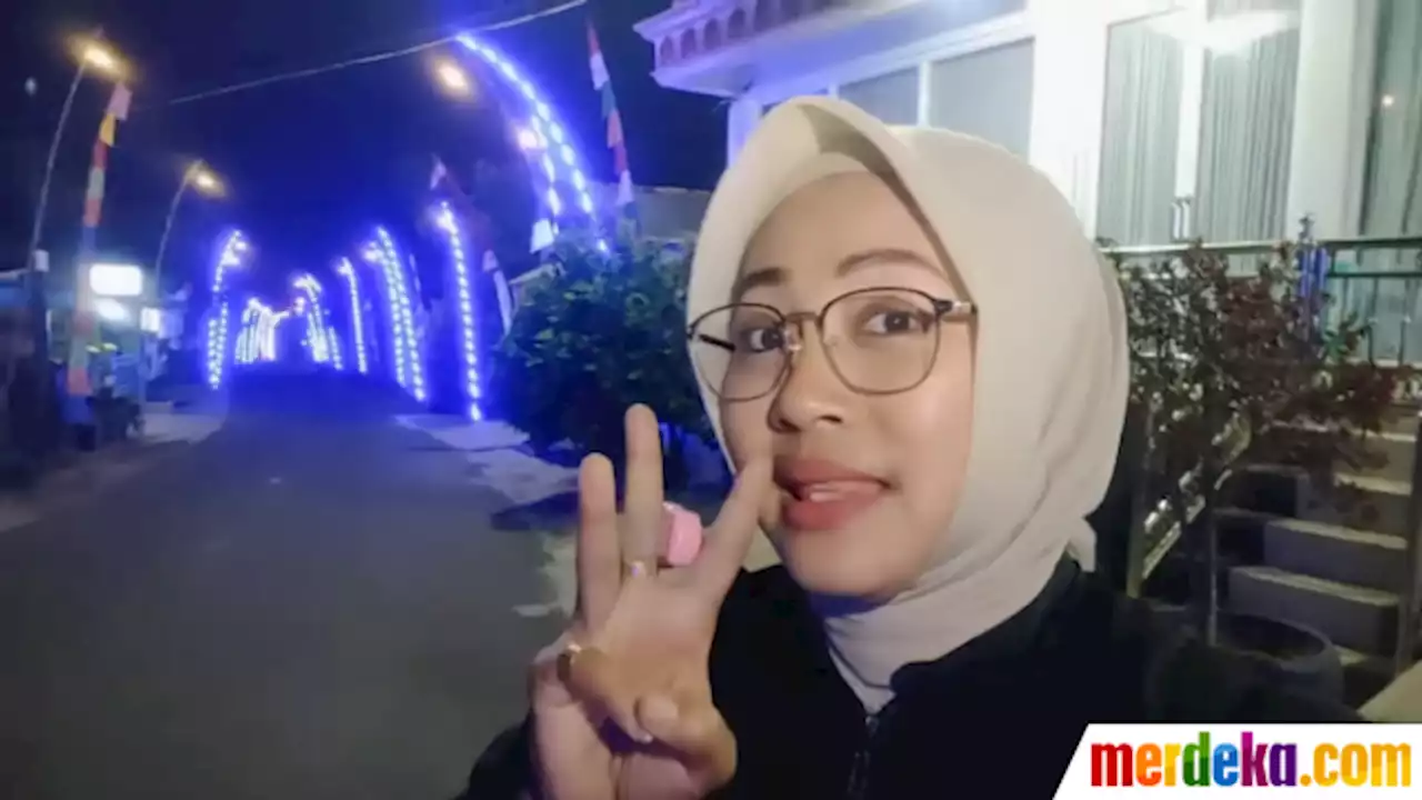 Foto : Potret Bu Kades Cantik Bangun Jam 3 Pagi Demi Antar Warganya Disunat | merdeka.com