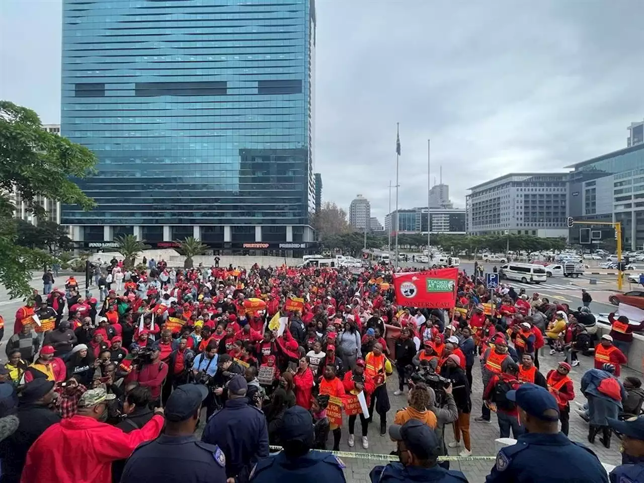 Don't 'use crime to play politics' - Western Cape government slams Cosatu march in Cape Town | News24