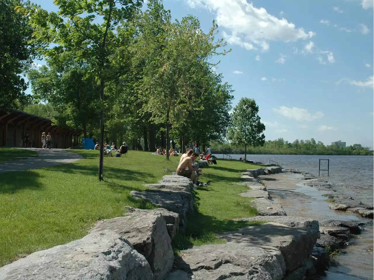 Lac Leamy Beach closed due to poor water quality