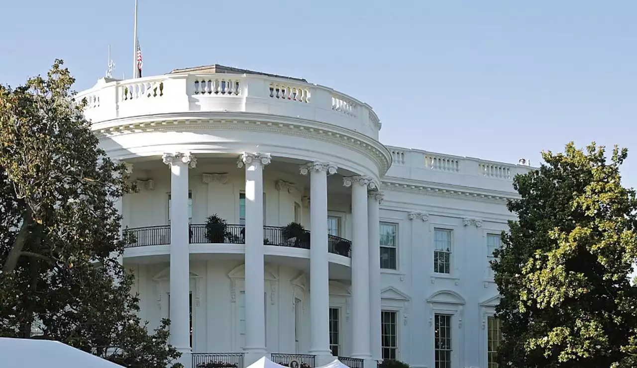 4 hospitalized with ‘life-threatening injuries’ in lightning strike near White House