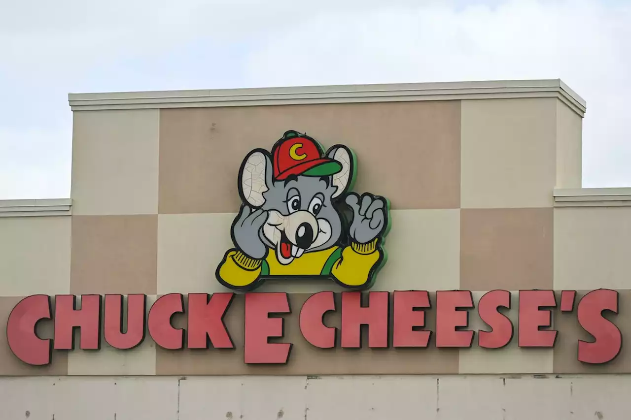 Chuck E. Cheese 'Saddened' After Mom Posts Viral Video Of Mascot Ignoring Black Child