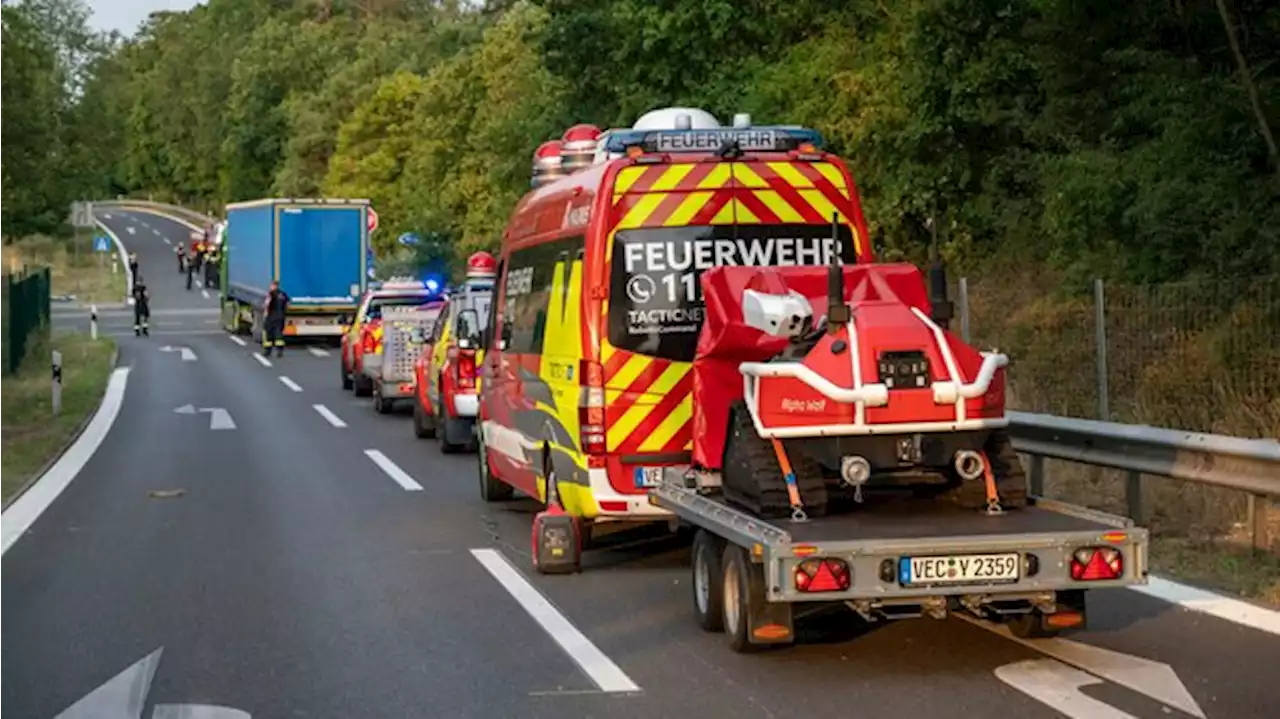 700 Grad heißer Boden – Autobahn und Bahnstrecke bleiben gesperrt