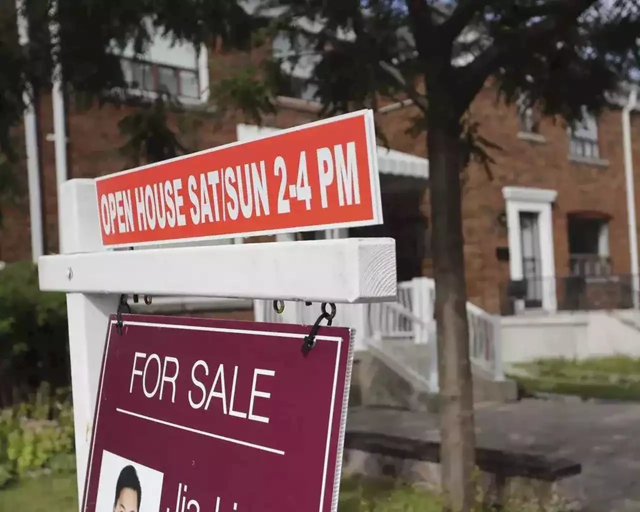 Etobicoke centre home prices plunge 14.3 per cent to $813,211 (July 2022)
