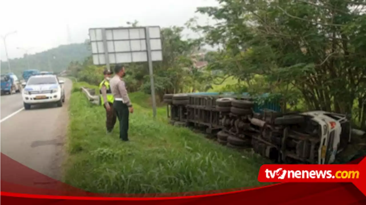 Diduga Mengantuk, Truk Terperosok di Tol Tangerang-Merak Akibatkan Sopir Tewas