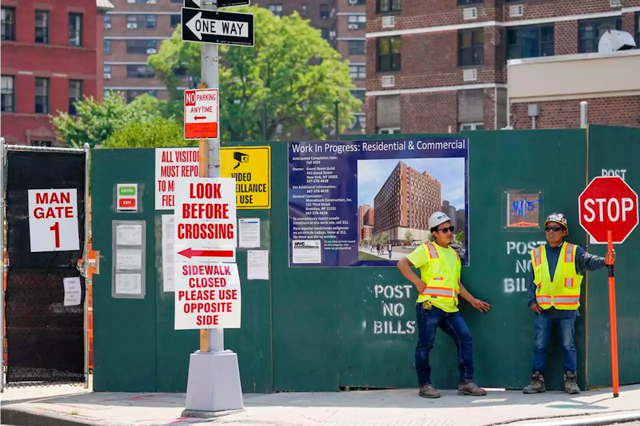 US employers added 528,000 jobs; unemployment falls to 3.5%