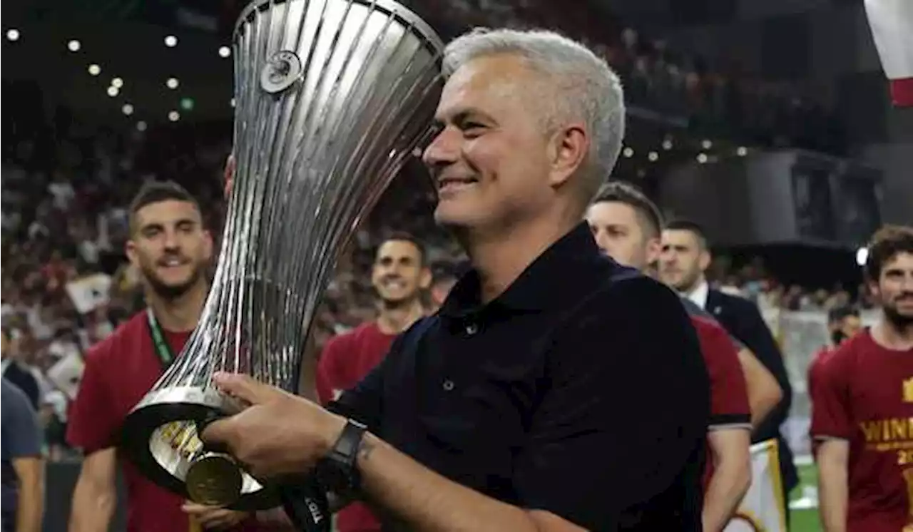 Liga Italia: Viral, Video Jose Mourinho Kemudikan Bus Roma