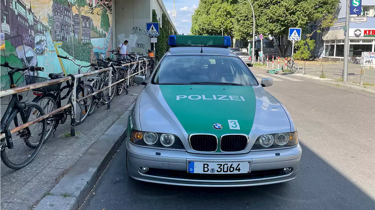 Noch immer fahren in Berlin altmodisch grüne Polizeiautos