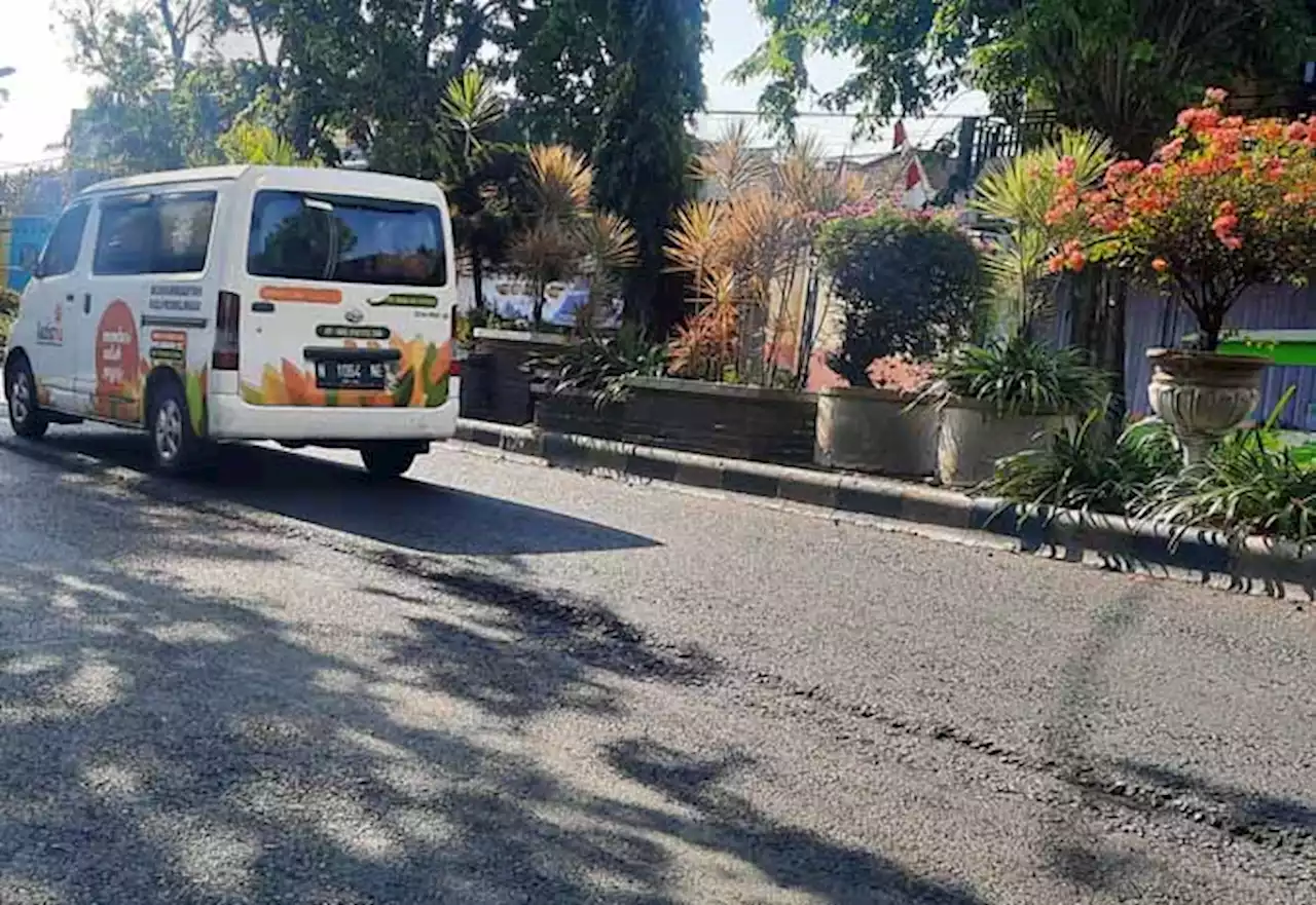 Perbaikan Aspal Jalan Panglima Sudirman Baru Rampung Satu Lajur