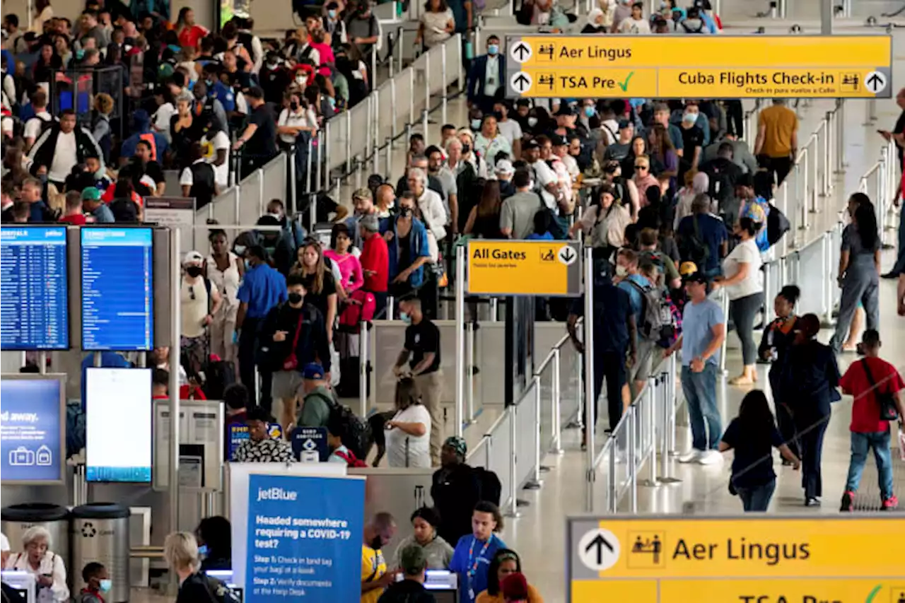 Storms ground US air travelers as airlines cancel flights