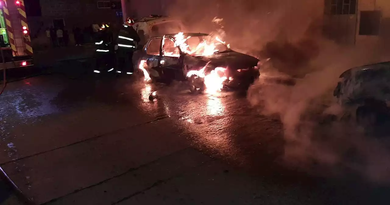 Córdoba: incendio consumió tres autos en un taller mecánico | Sucesos | La Voz del Interior