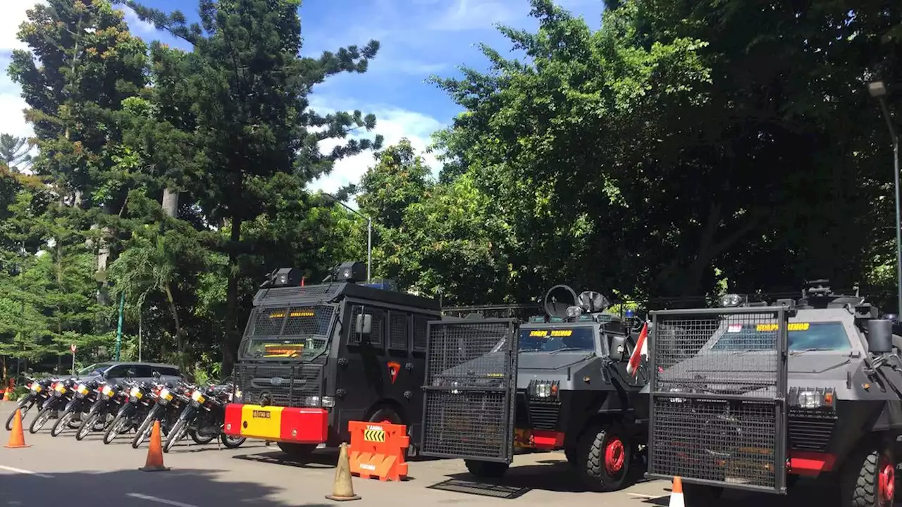 Rombongan Brimob Datang Amankan Mabes Polri Atas Permintaan Kabareskrim