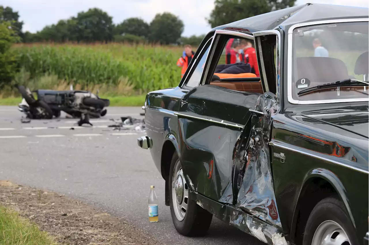 Motorradfahrer prallt auf Oldtimer – Rettungshubschrauber im Einsatz