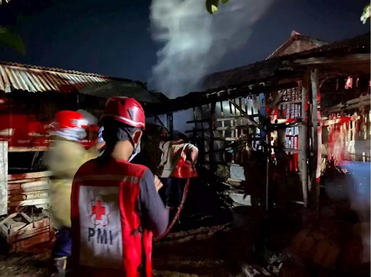 Rumah dan Kandang Ternak Warga Desa Pilangsari Sragen Kebakaran